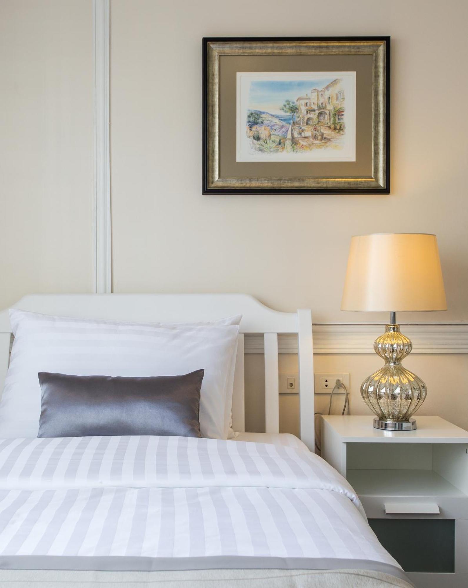 Single Room with Shared Bathroom,1227516479:JPEG