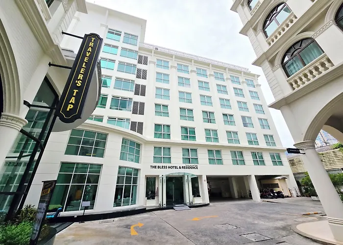 Hotel familiar: The Bless Hotel And Residence