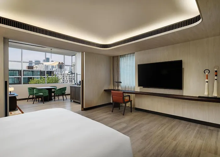 Luxury hotel only: Doubletree By Hilton Bangkok Ploenchit