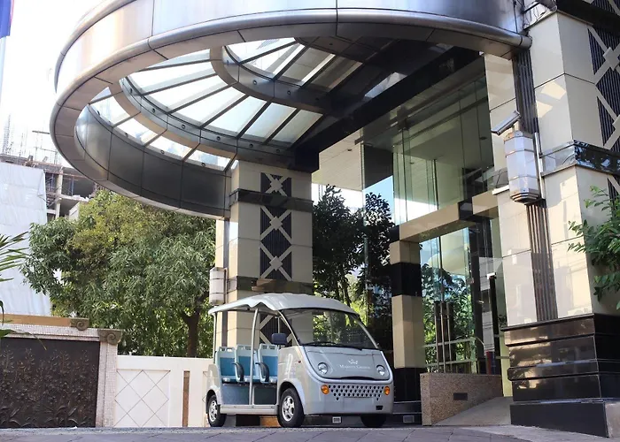 Luxury hotel only: Doubletree By Hilton Bangkok Ploenchit